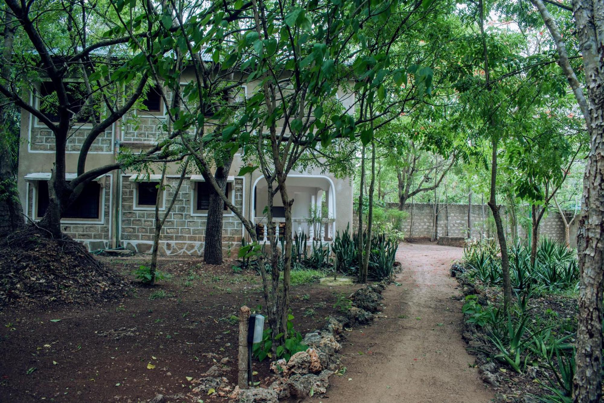 Kijani Cottages In Diani Диани-Бич Экстерьер фото